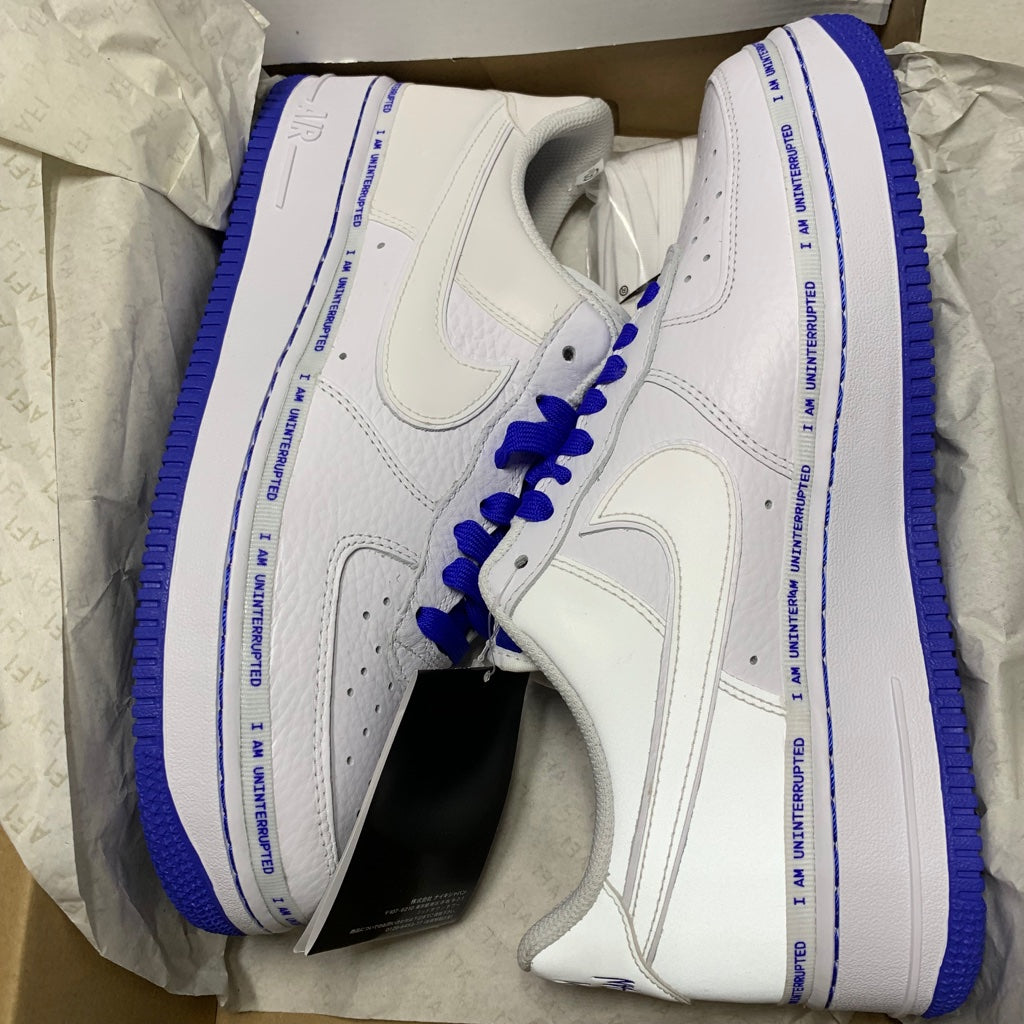 Uninterrupted x Nike Air Force 1 '07 MTAA QS - CQ0494-100 - Talla de hombre 9.5 - Blanco/Azul