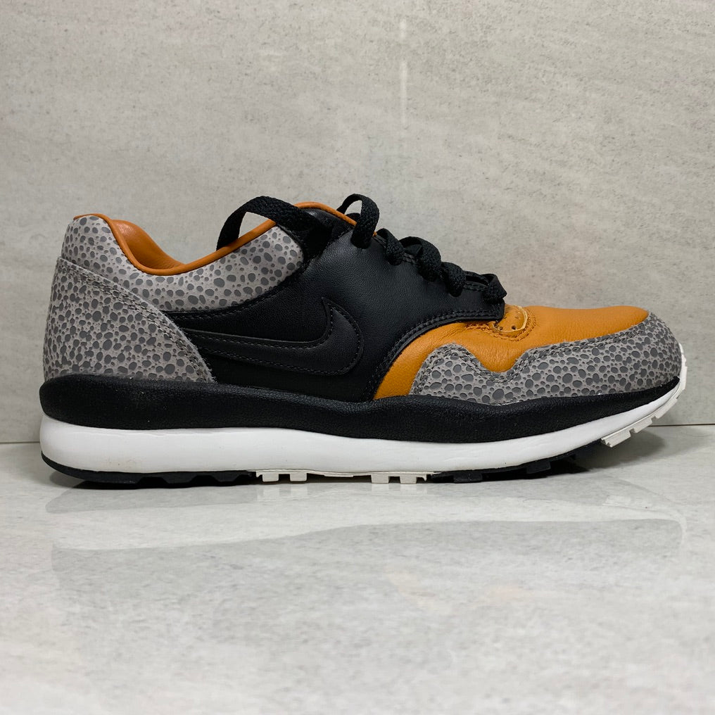 Nike Air Safari OG QS - AO3295 001 - Talla de hombre 7.5 Negro/Monarca