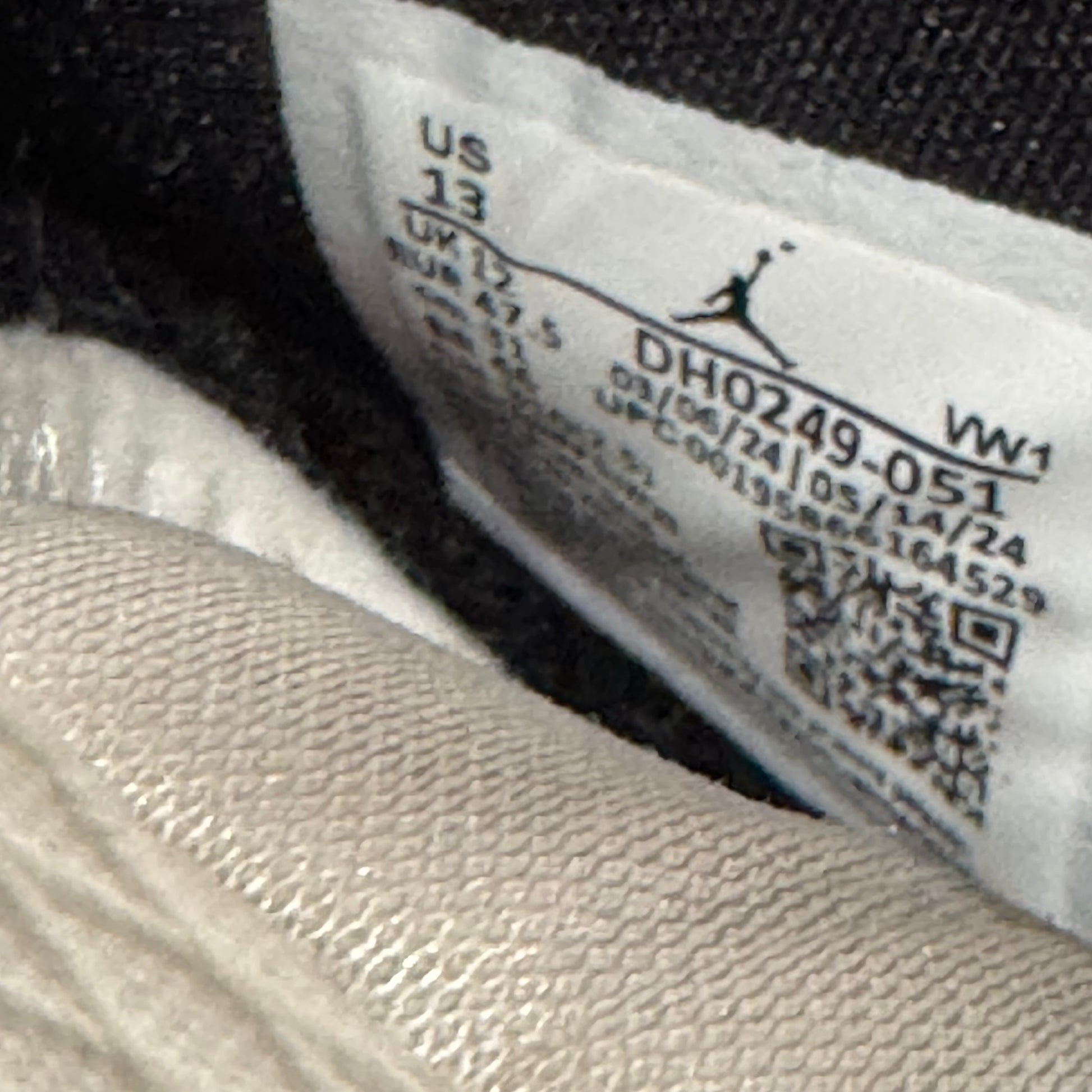 Jordan DH0249-051 VW1 Sneaker US Size 13 UK 11 Black White Good Condition