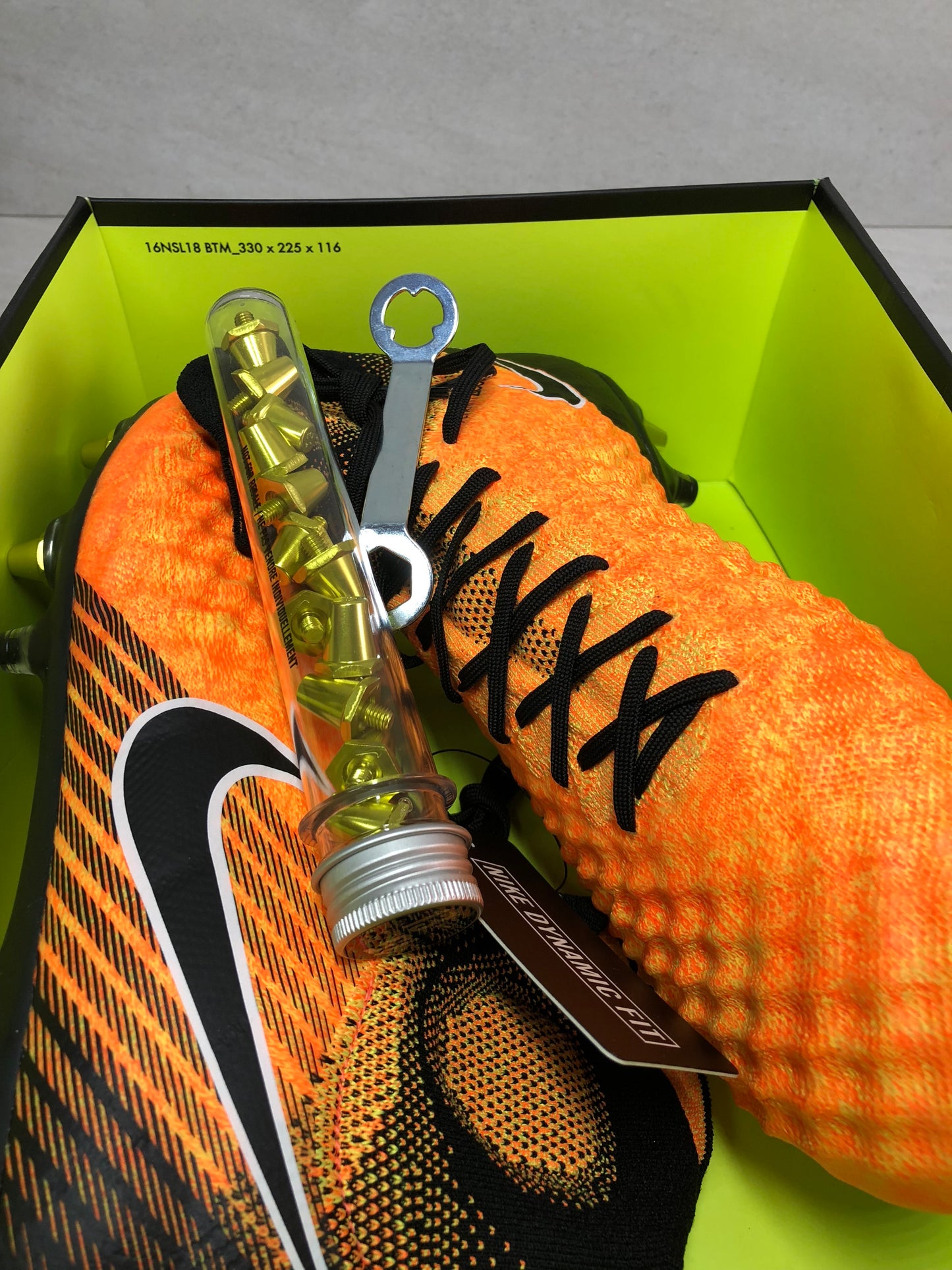 Nike Magista Obra II SG Pro - 869482 802 - Men's Soccer Cleats Size 8/Size 9 Laser Orange Black White
