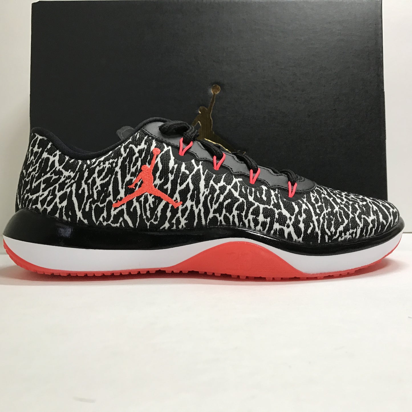 DS Nike Air Jordan Trainer 1 Black Elephant Print/Infrared  Low BG Size 7Y - DOPEFOOT
 - 1