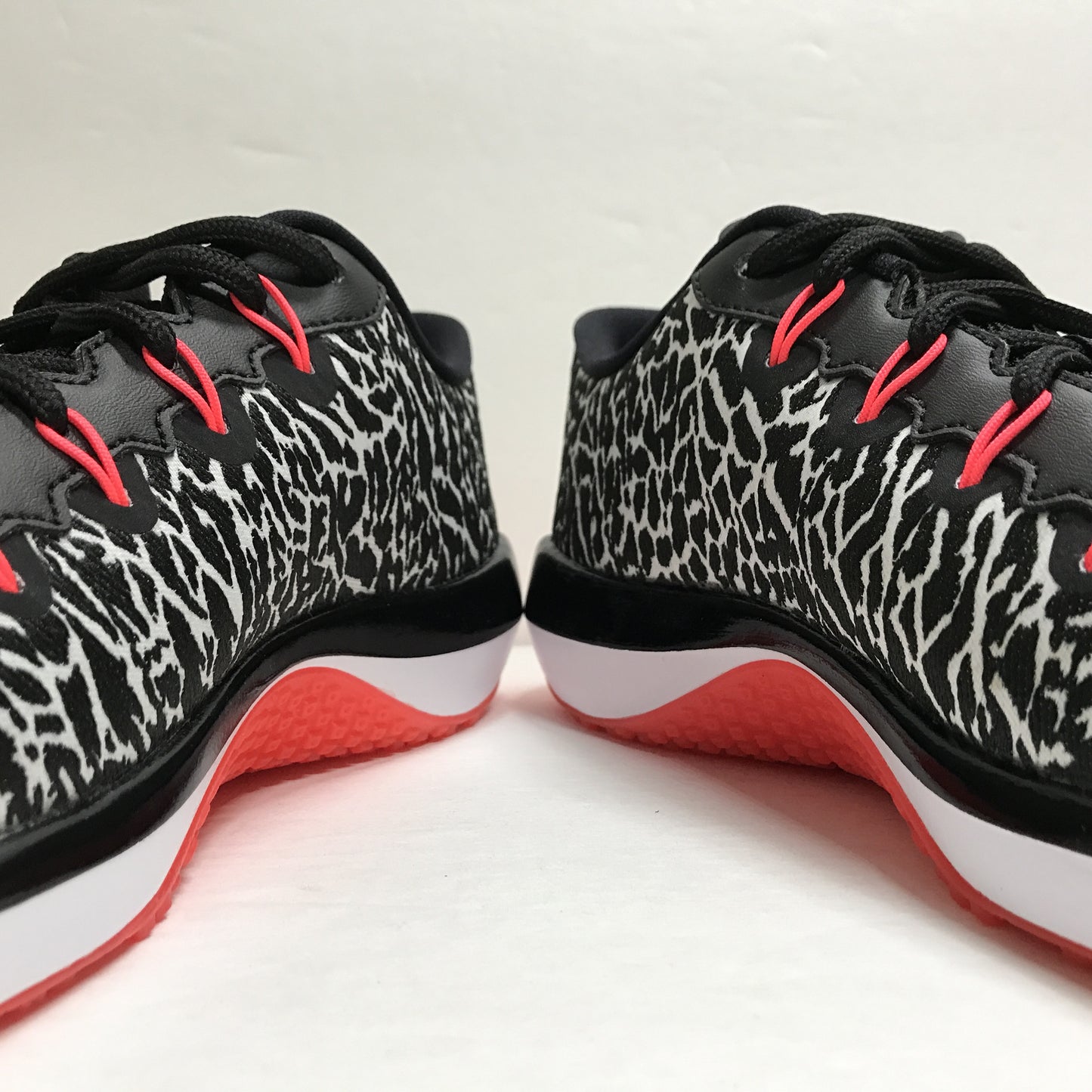 DS Nike Air Jordan Trainer 1 Black Elephant Print/Infrared  Low BG Size 7Y - DOPEFOOT
 - 5