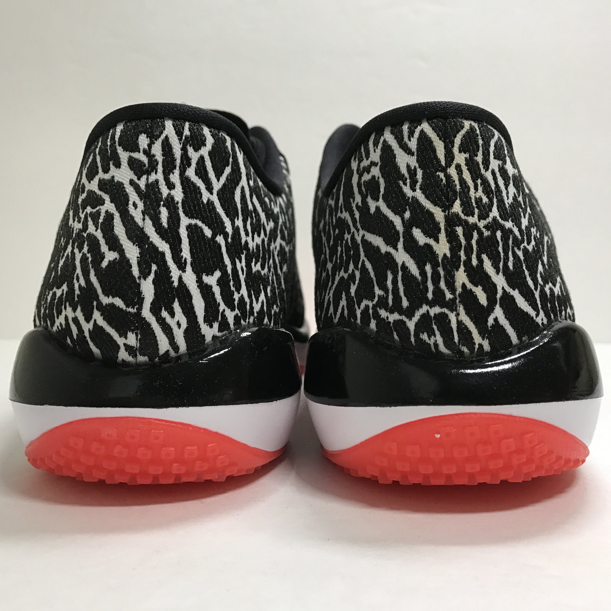 DS Nike Air Jordan Trainer 1 Black Elephant Print/Infrared  Low BG Size 7Y - DOPEFOOT
 - 7