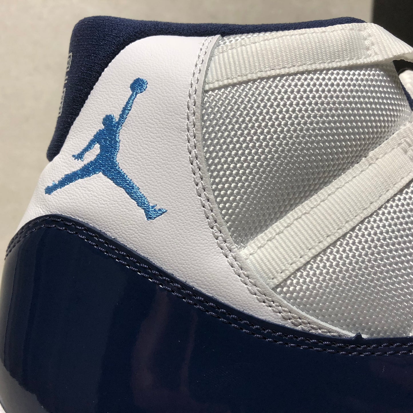 Air Jordan 11 XI Retro Win Like 82 - 378037-123 - Talla de hombre 12