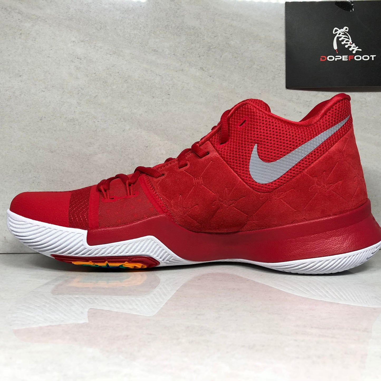 Nike Basketball Kyrie 3 Rojo universitario/Blanco - 852395 601 - Talla de hombre 11.5