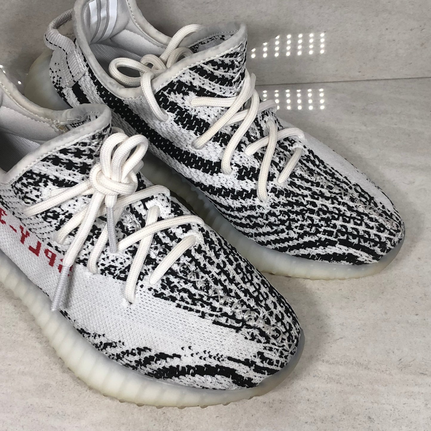 Adidas Yeezy Boost 350 V2 Zebra Taille 5 Blanc/Noir CP9654