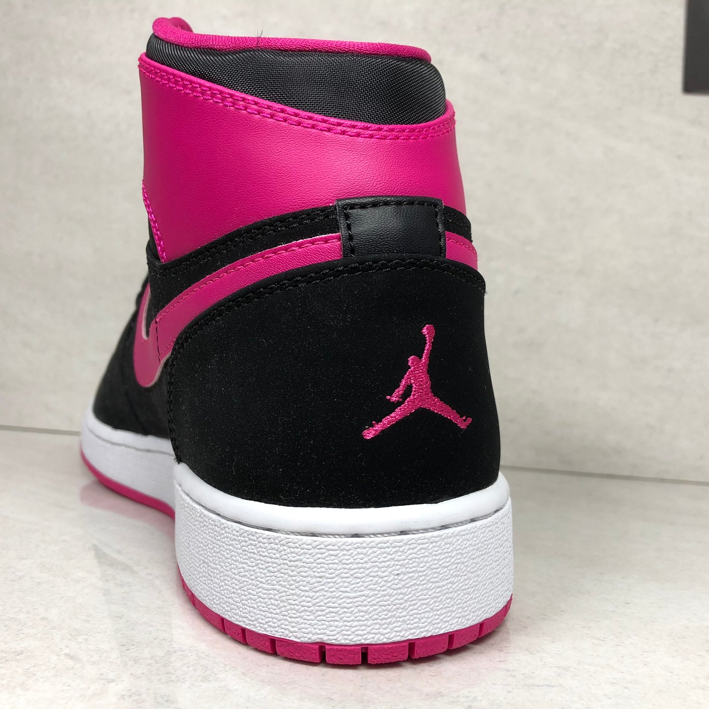 DS Nike Air Jordan 1 Retro High GG Taille 8Y/8.5Y Noir/Vivid Rose 332148 008