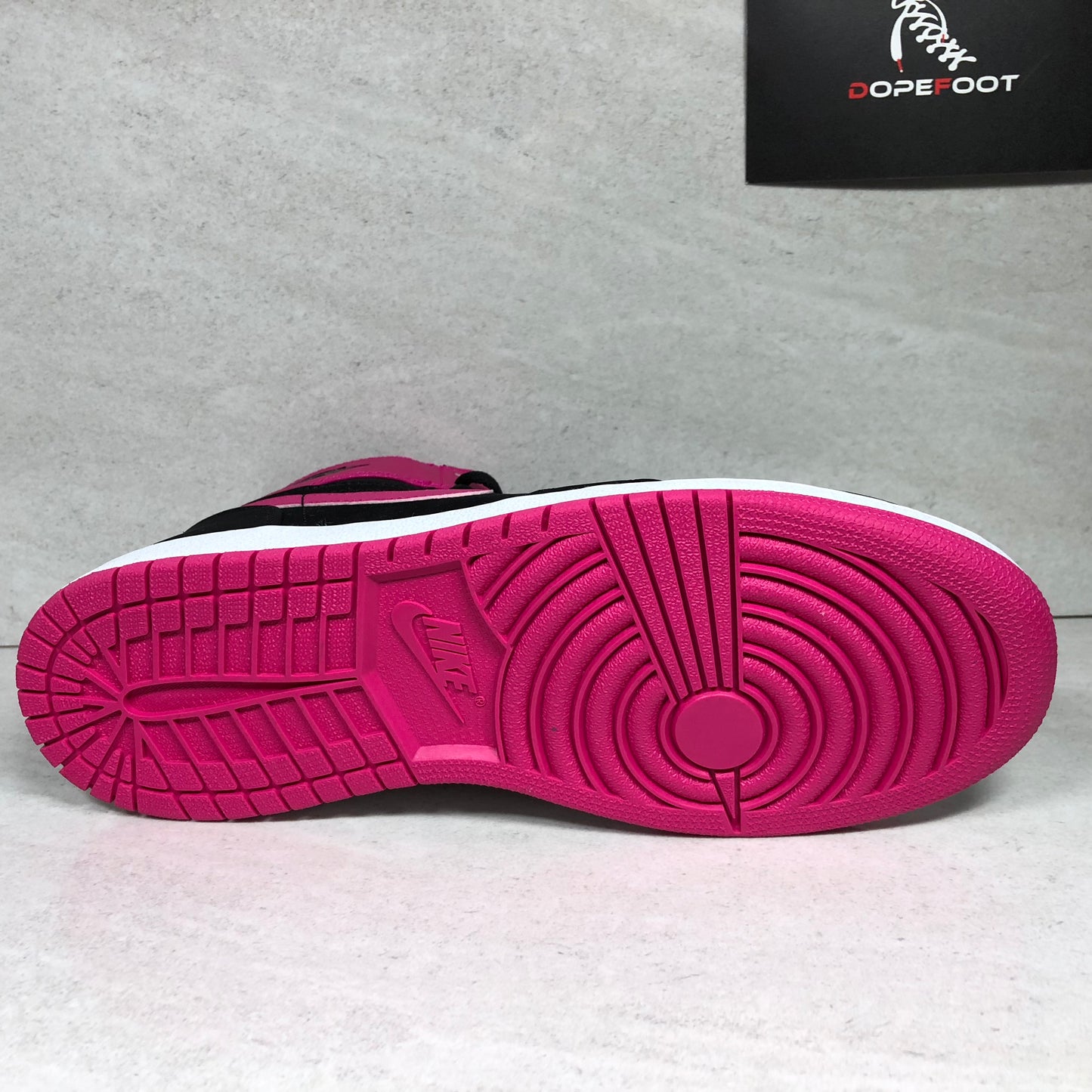 DS Nike Air Jordan 1 Retro High GG Tamaño 8Y/8.5Y Negro/Rosa vivo 332148 008