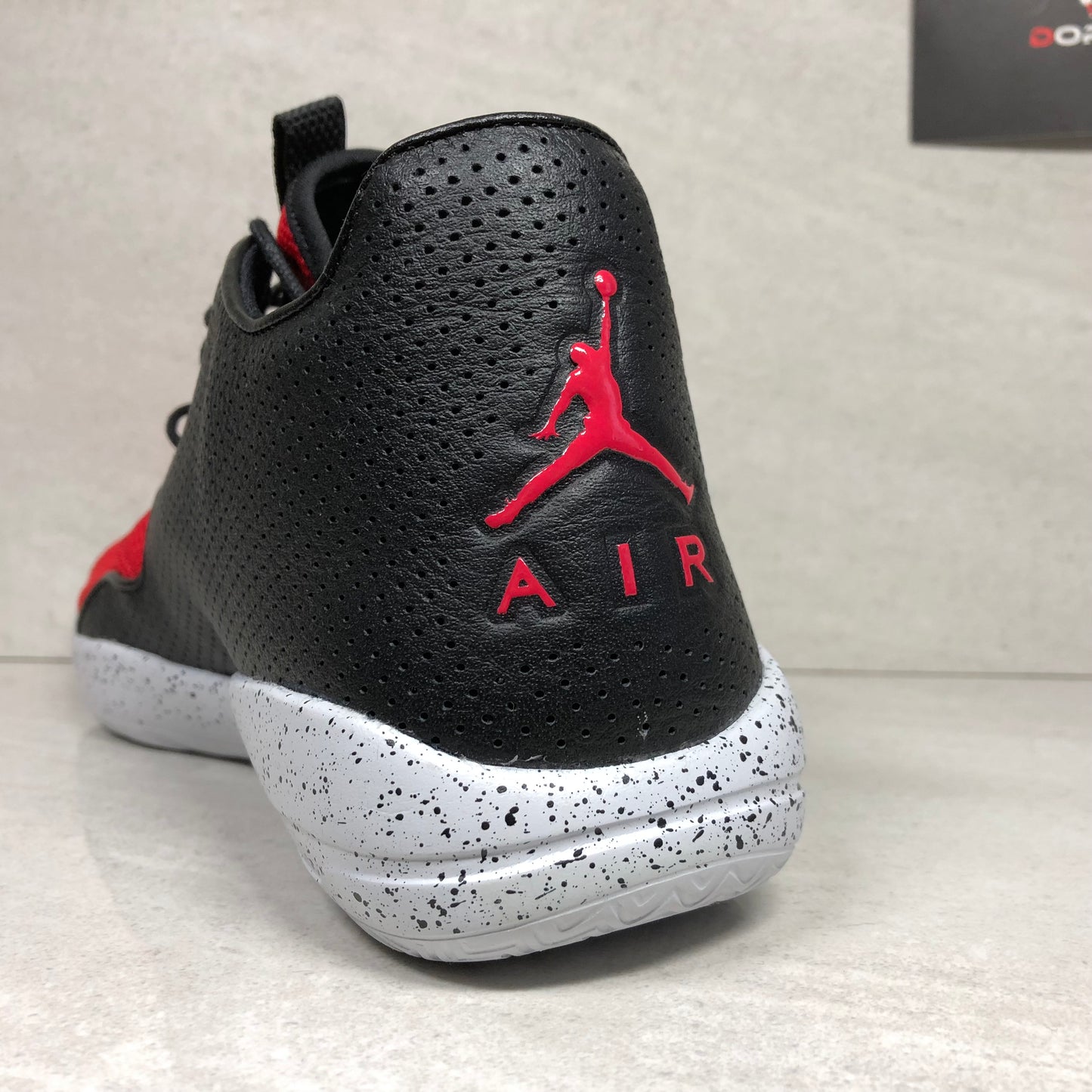 Jordan Eclipse Negro/Rojo - 724010 018 - Talla de hombre 10.5 - 724010-018