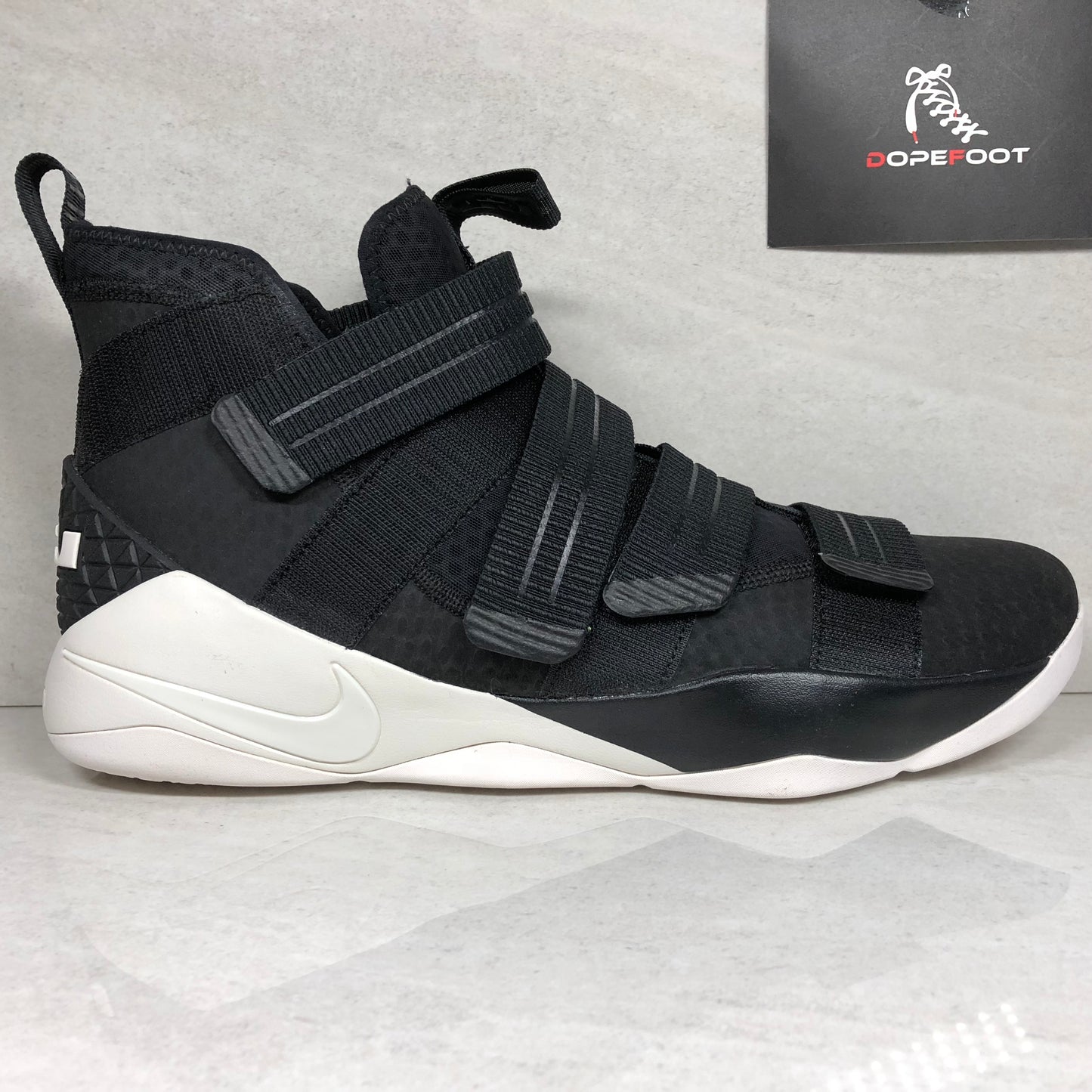 DS Nike Lebron Soldier 11 XI SFG Talla 13 Negro 897646 004