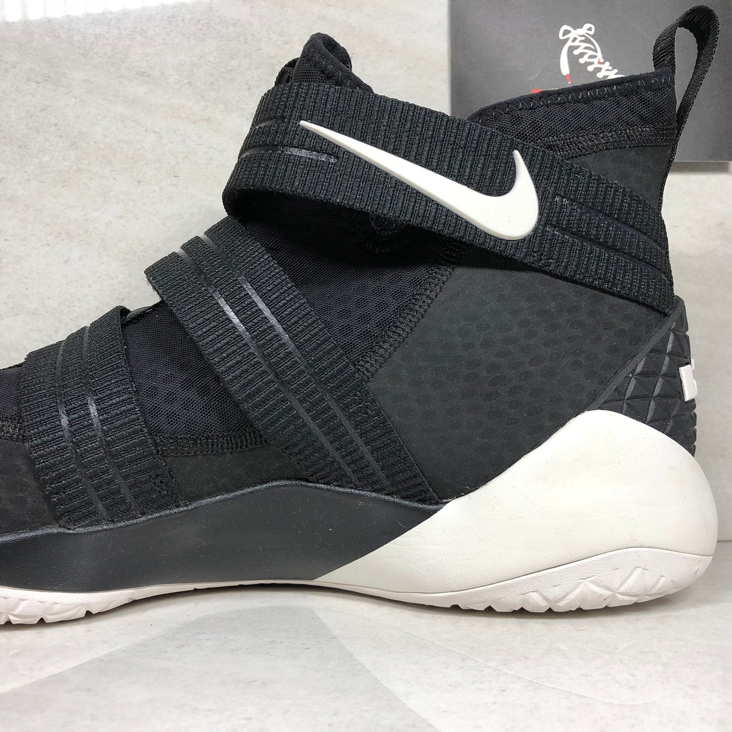 DS Nike Lebron Soldier 11 XI SFG Talla 13 Negro 897646 004