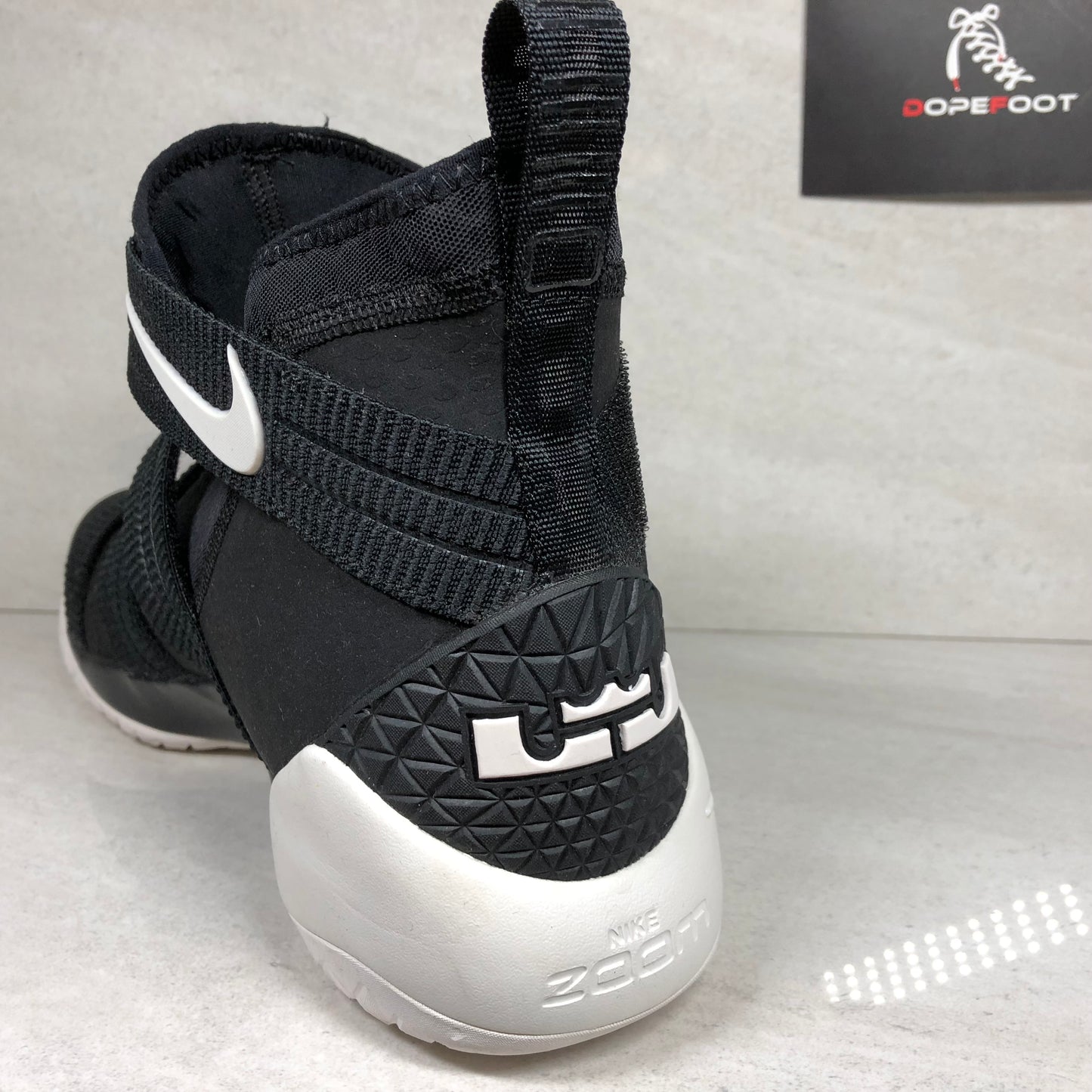 DS Nike Lebron Soldier 11 XI SFG Talla 13 Negro 897646 004