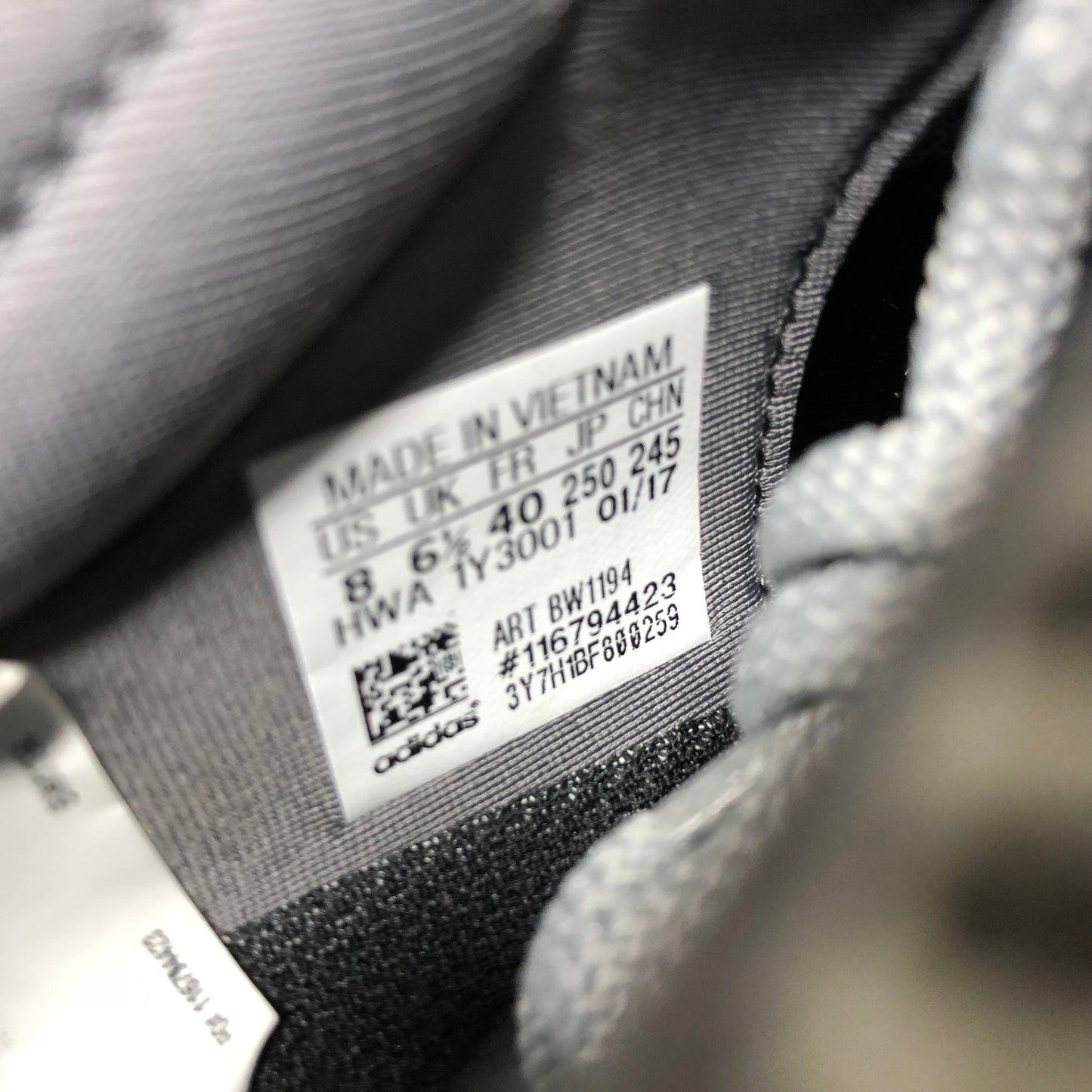 DS Women's Adidas Alpha Bounce Size 8 Grey BW1194