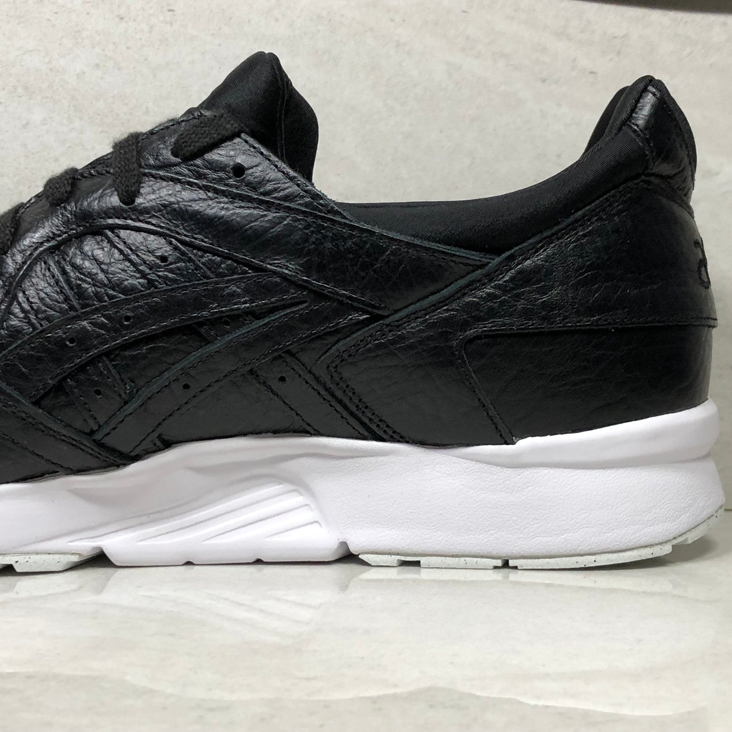 DS ASICS Tiger Gel Lyte V Talla 13 Negro Tumbled Leather HL703 9090