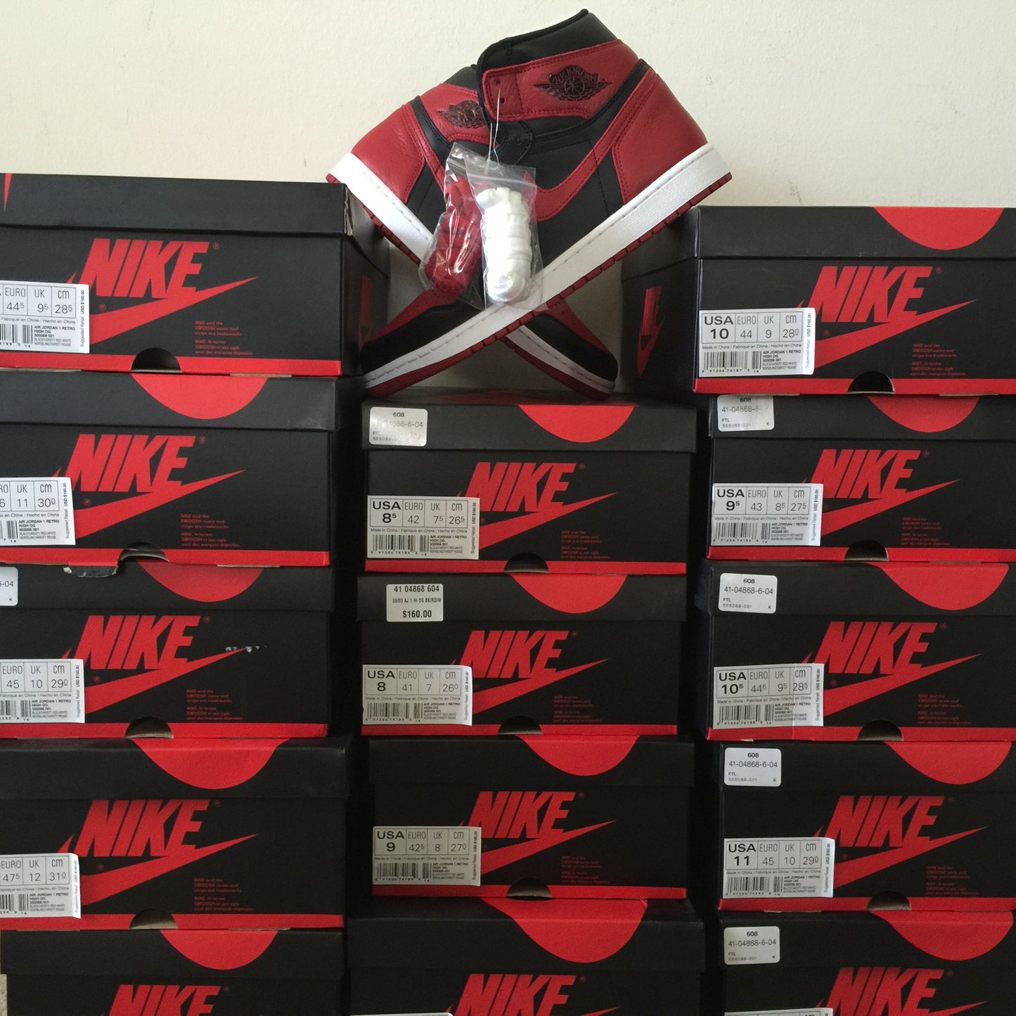DS Nike Air Jordan 1 I High OG Banned Size 10/Size 10.5/Size 11.5/Size 12/Size 13/Size 14 - DOPEFOOT
 - 1