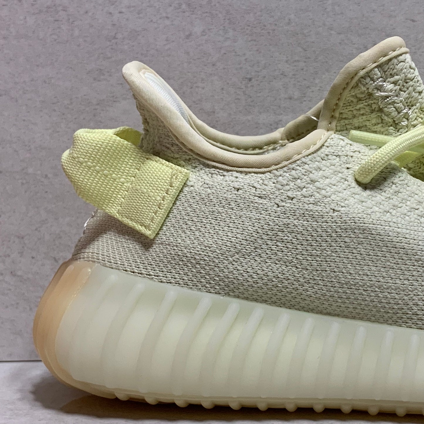 adidas Yeezy Boost 350 V2 Taille 5/Femme Taille 6.5 Beurre F36980