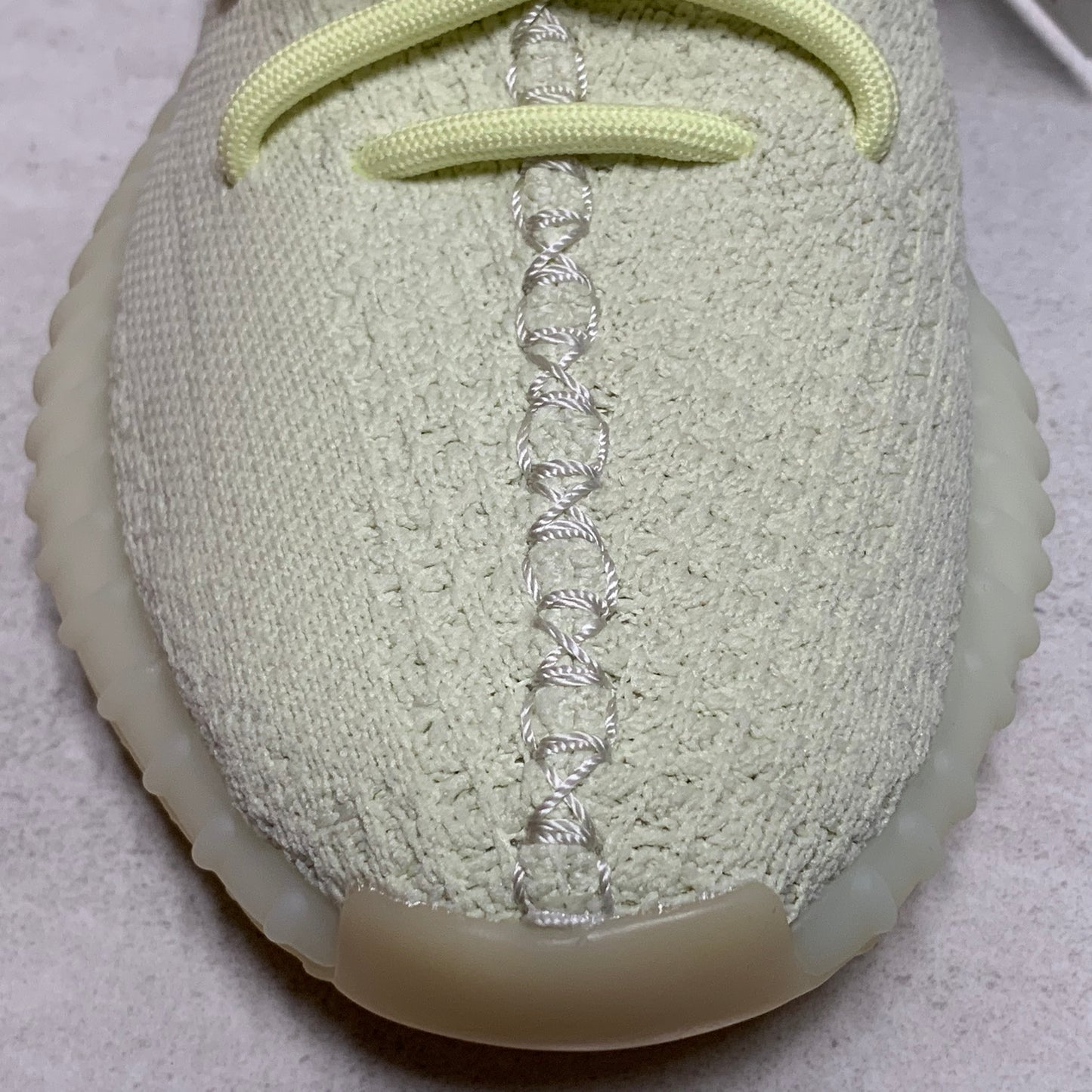 adidas Yeezy Boost 350 V2 Taille 5/Femme Taille 6.5 Beurre F36980