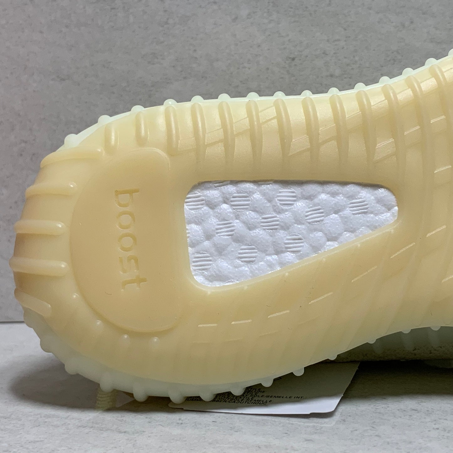 adidas Yeezy Boost 350 V2 Taille 5/Femme Taille 6.5 Beurre F36980