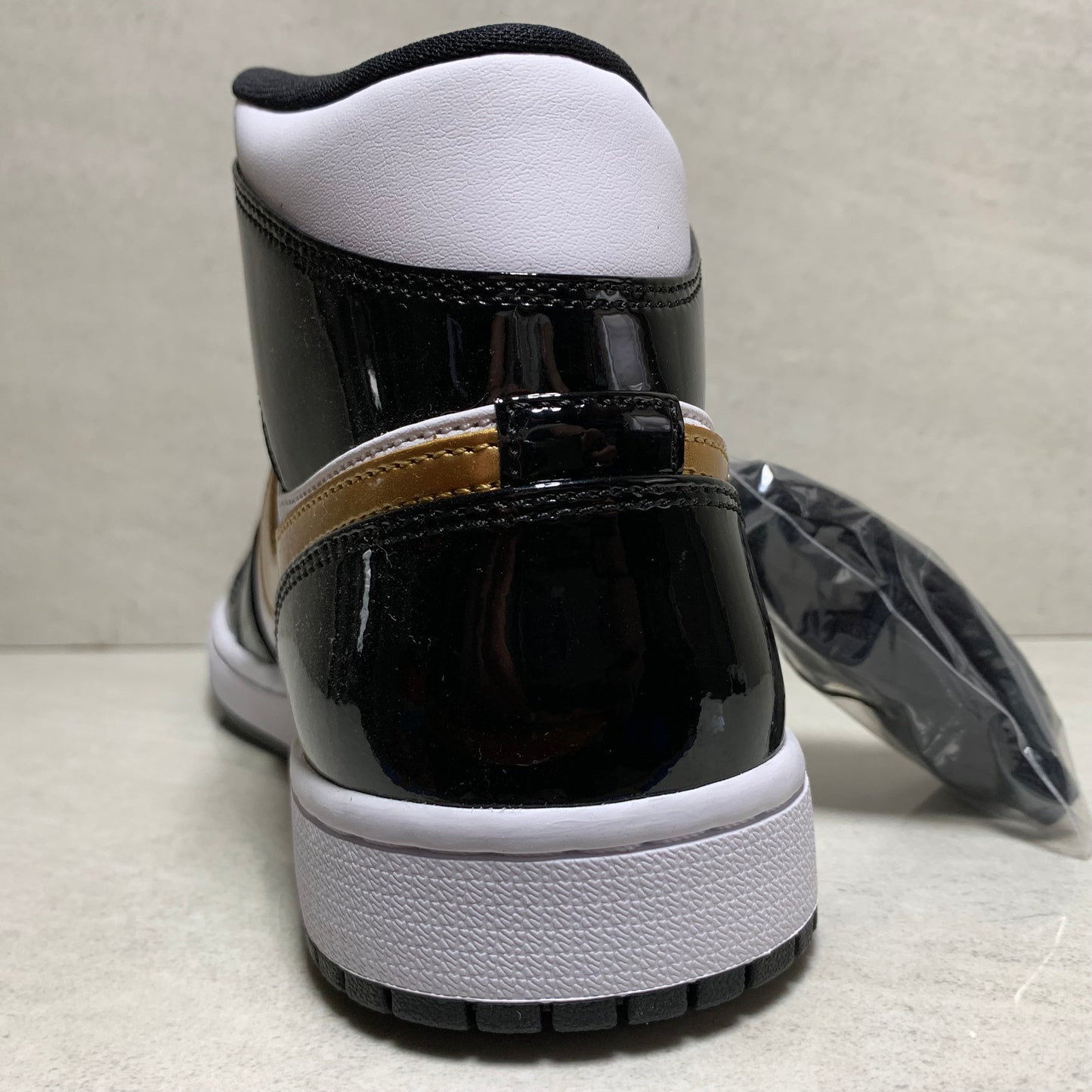 Jordan 1 I Mid Size 9 Patent Negro Blanco Oro 852542-007