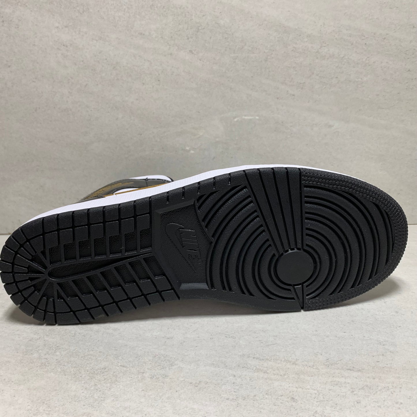 Jordan 1 I Mid Size 9 Patent Negro Blanco Oro 852542-007