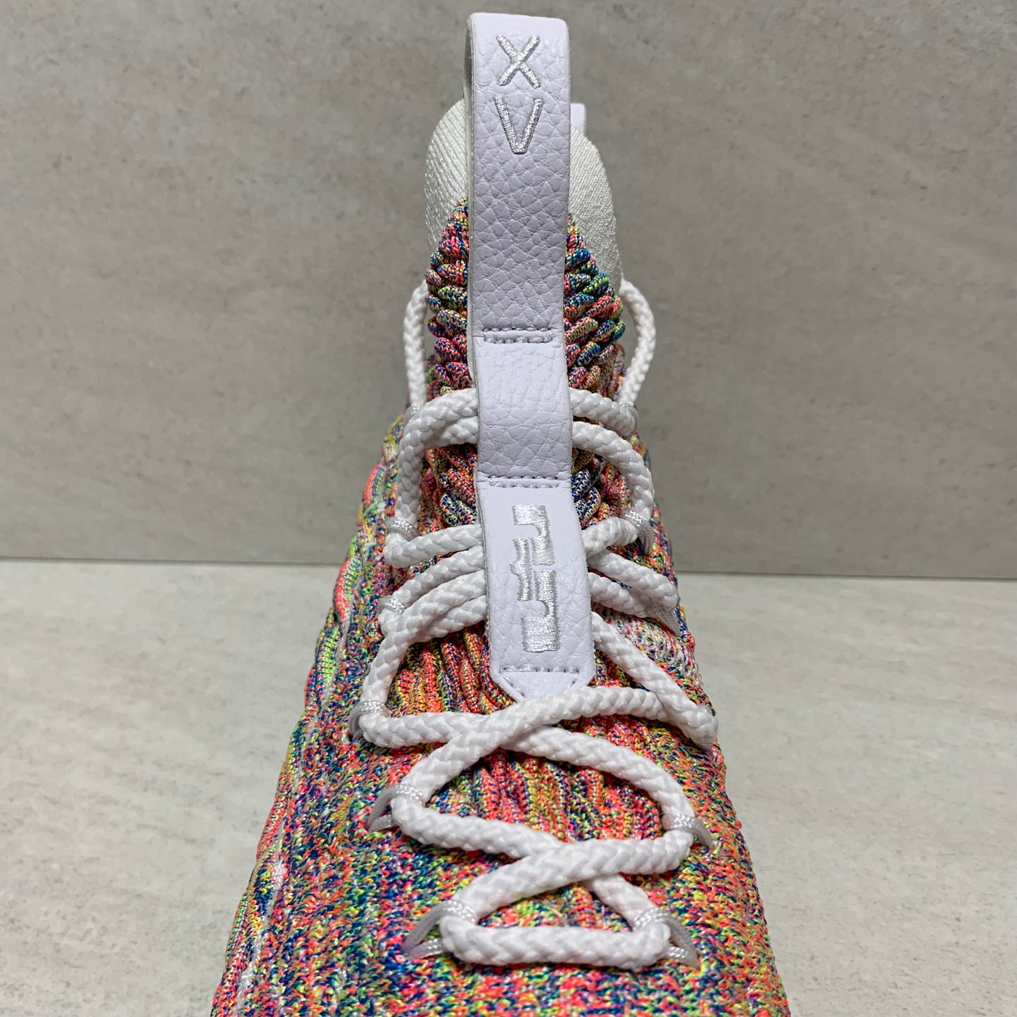 NIKE LEBRON 15 XV FRUITY PEBBLES GS TALLA 5.5Y 922811-900