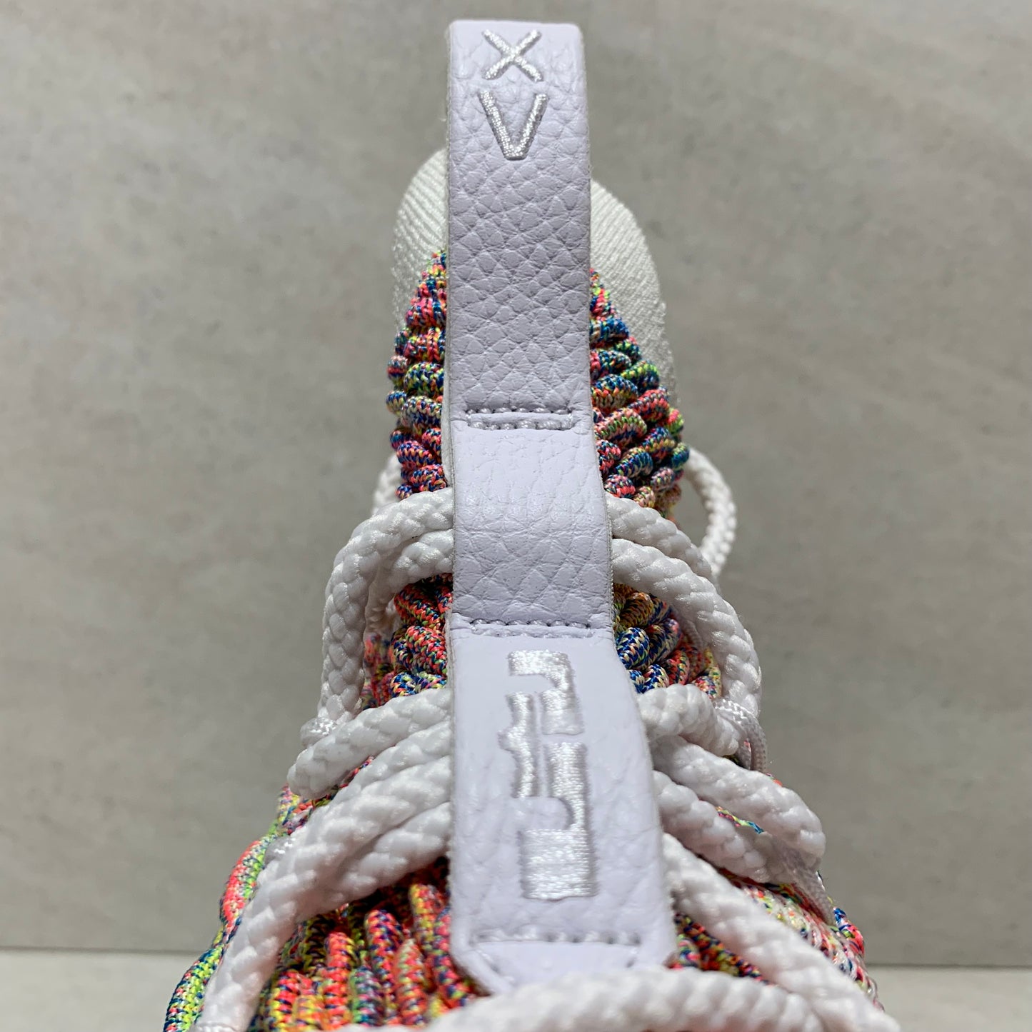 NIKE LEBRON 15 XV FRUITY PEBBLES GS TALLA 5.5Y 922811-900