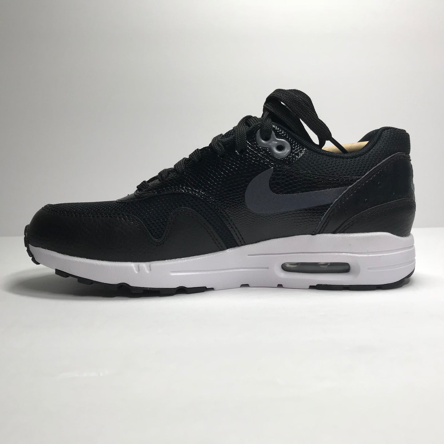 DS Women's Nike Air Max 1 Ultra 2.0 Black/White Size 5 - Nike
