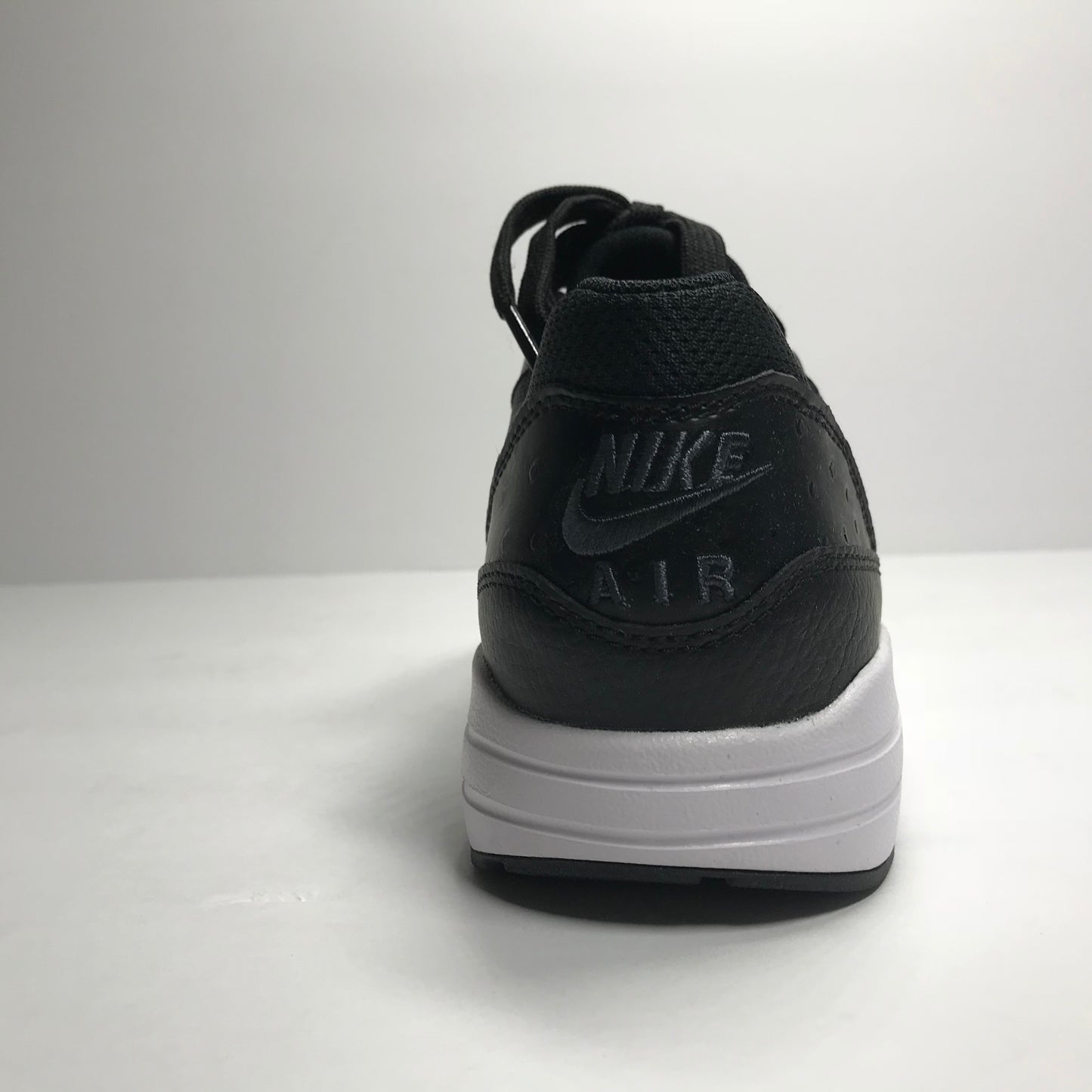 DS Women's Nike Air Max 1 Ultra 2.0 Black/White Size 5 - Nike
