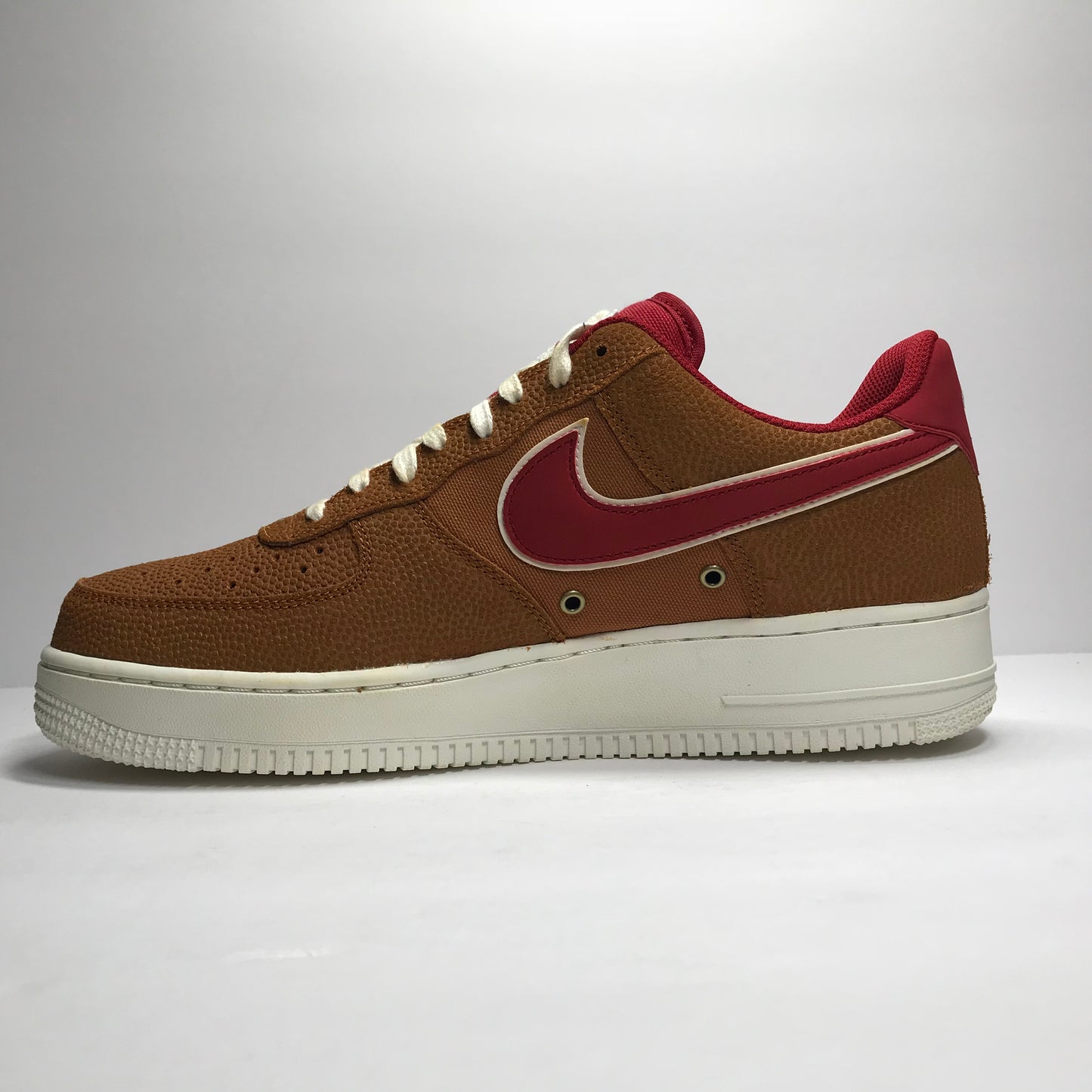 Nike Air Force 1 Low '07 LV8 - 718152 206  - Size 9.5 Tawny/Gym Red Basketball Leather