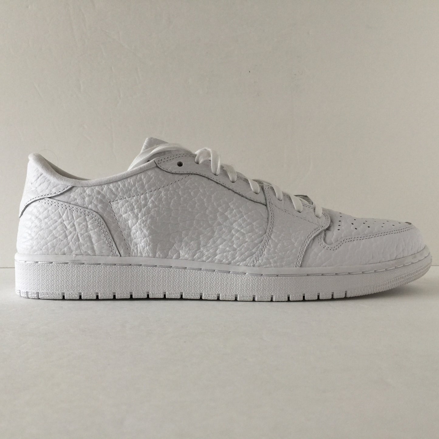 Nike Air Jordan 1 I Retro Low Swooshless White Size 14 - DOPEFOOT
 - 1