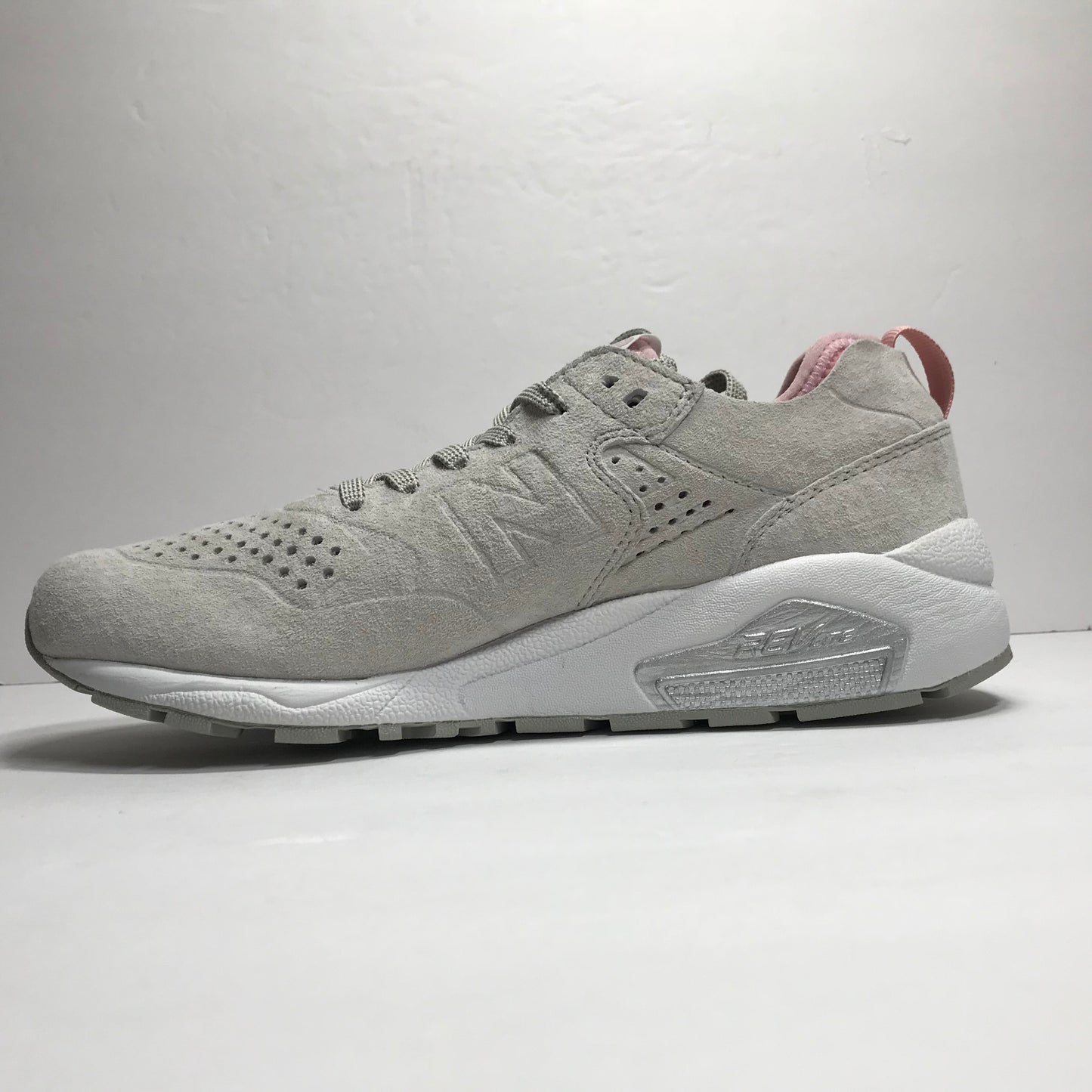 DS New Balance MRT580DB Re-Engineered White/Rose Size 8 Made in USA - New Balance