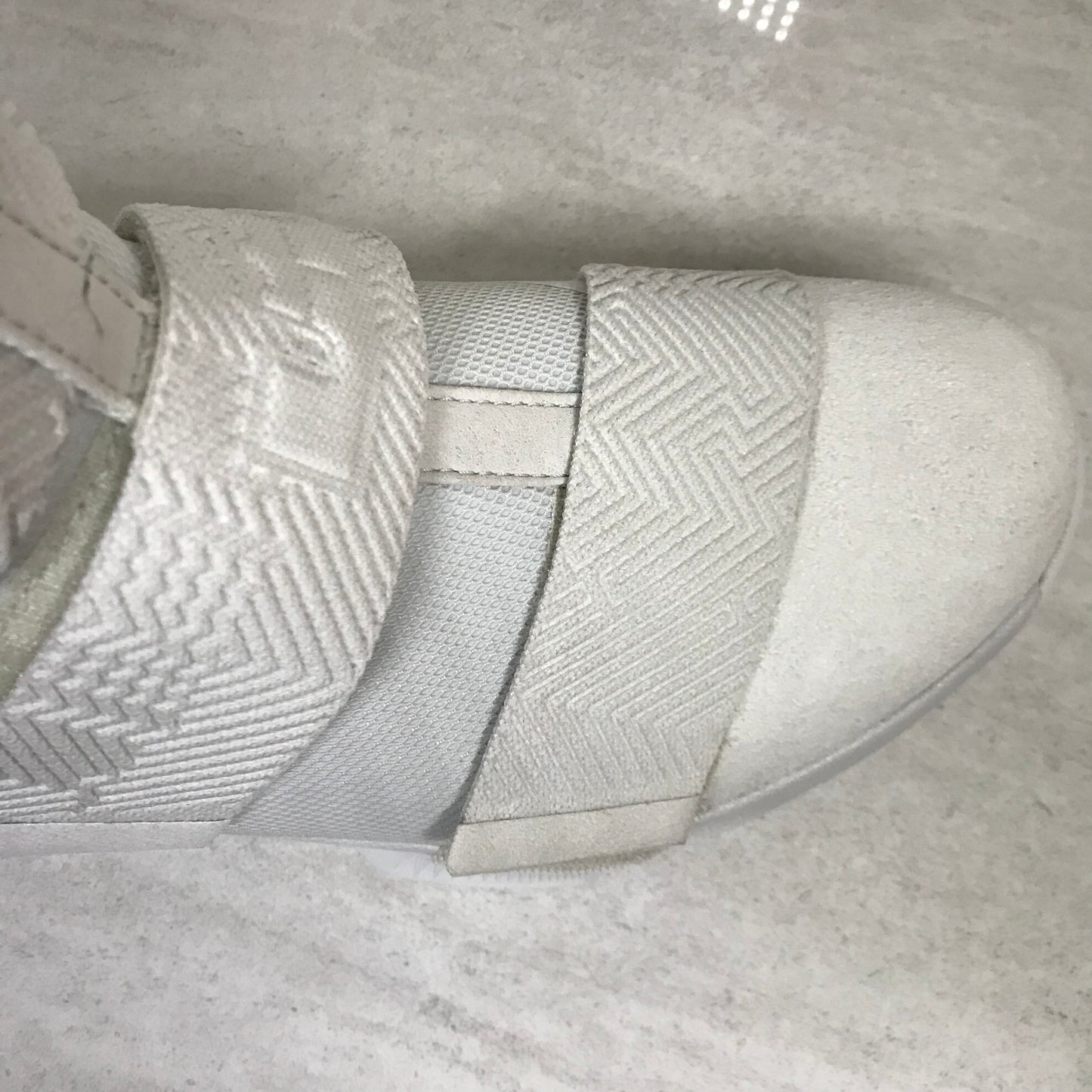 DS Nike Lebron Soldier 10 X SFG LUX 911306 001 Hueso claro Talla 9/Talla 10