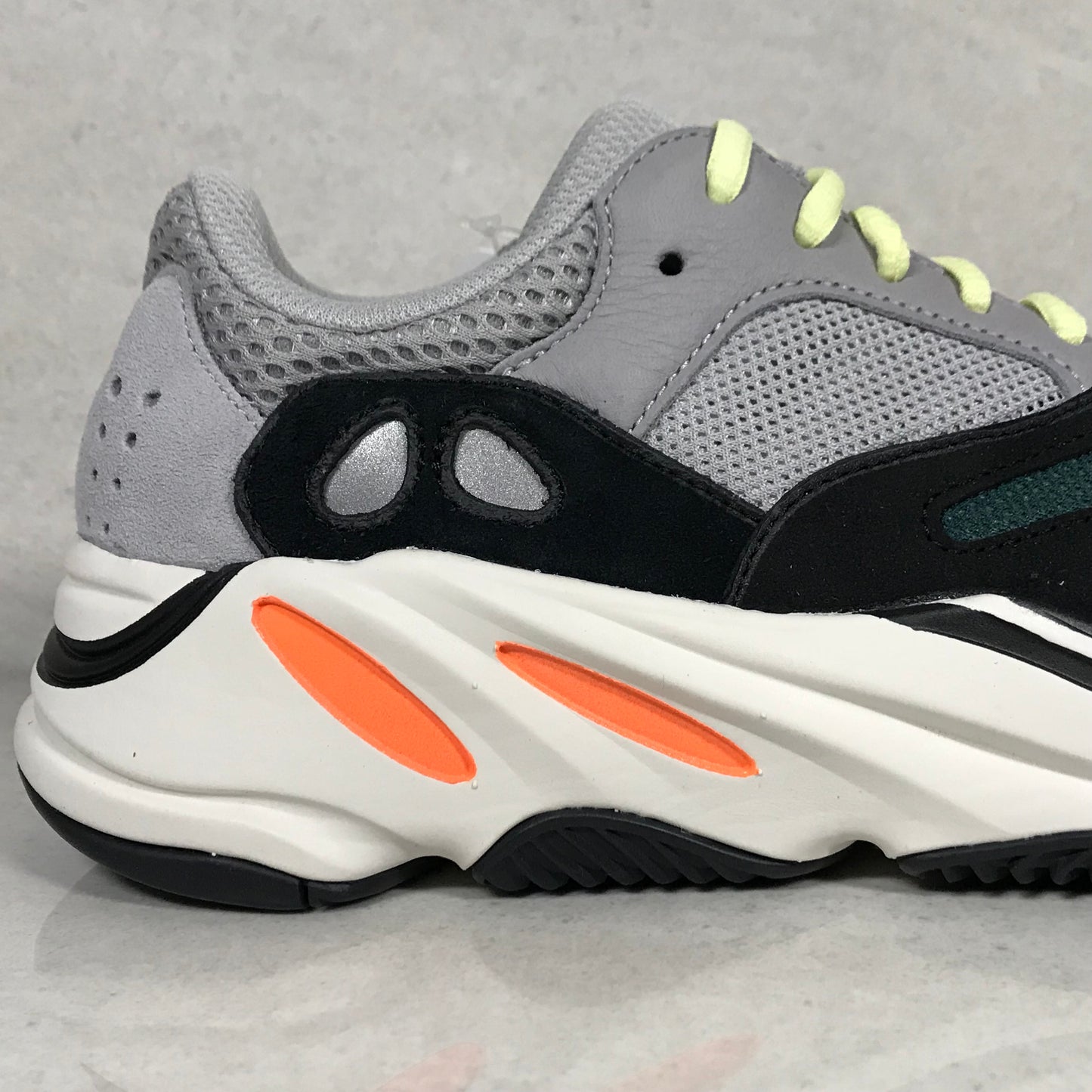 DS Adidas Yeezy 700 Wave Runner Taille 5