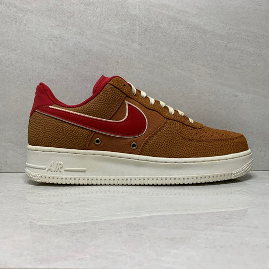 Nike Air Force 1 Low '07 LV8 - 718152 206 - Taille 9.5 Tawny/Gym Red Basket Cuir