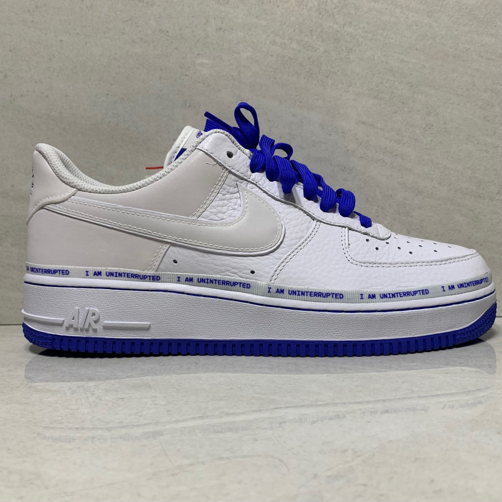 Uninterrupted x Nike Air Force 1 '07 MTAA QS - CQ0494-100 - Talla de hombre 9.5 - Blanco/Azul